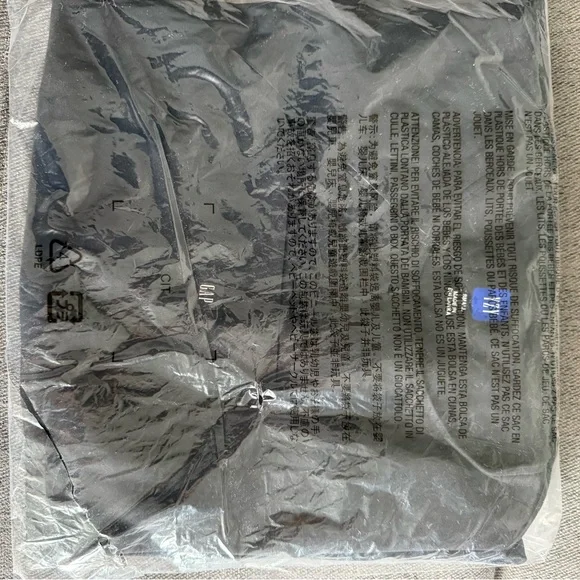 Yeezy Black Long Sleeve Tee - Picture 6 of 6